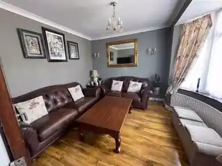 1 Sunnycroft Road, photo 3