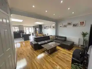 1 Sunnycroft Road, photo 4