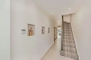 1 Sylvia Avenue, photo 3