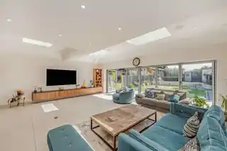 1 Sylvia Avenue, photo 4