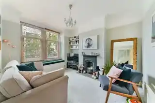 1 Vernon Avenue, photo 4