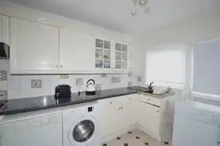 1 Villiers Avenue, photo 2