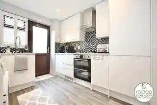1 Webb Gardens, photo 2