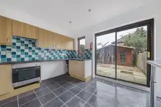 1 Woodside Road, photo 4