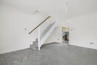 1 Woodside Road, photo 3
