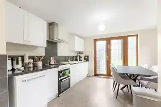 1 Yews Avenue, photo 4