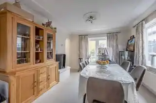 10 Bagley Close, photo 3