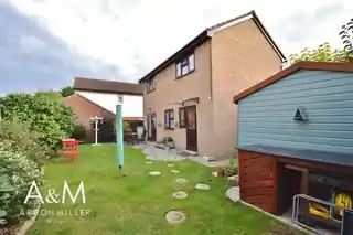 10 Barrington Close, photo 2