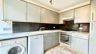 10 Beacons Close, photo 3