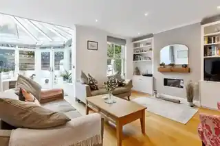 10 Belmont Road, photo 2