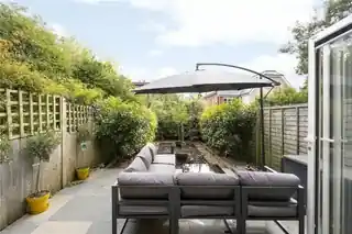 10 Bevin Square, photo 3