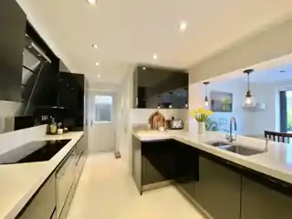 10 Binstead Close, photo 3