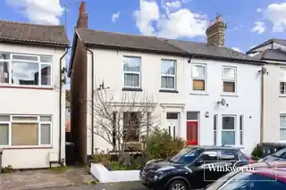 10 Brownlow Road, photo 2