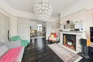 10 Cann Hall Road, photo 3