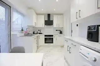 10 Chaplin Road, photo 2