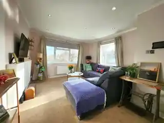 10, Chessington Court, Marsh Road, photo 2