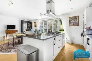 10 Collison Avenue, photo 3