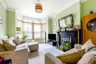 10 Coombe Gardens, photo 4
