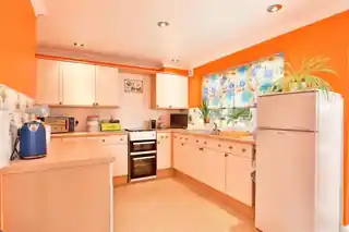 10 Downshall Avenue, photo 4