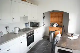 10 Ellerton Road, photo 2