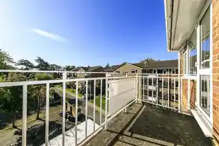 10 Elton Close, photo 3