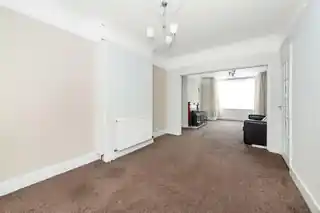 10 Foxley Gardens, photo 4