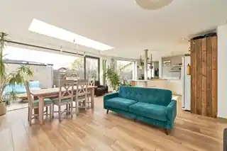 10 Garden Close, photo 3