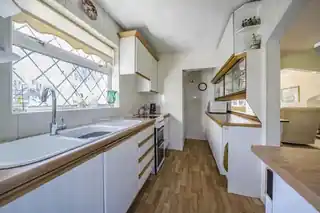 10 Garth Close, photo 3