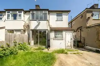 10 Great North Way, photo 2