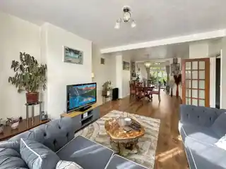 10 Grenville Gardens, photo 2