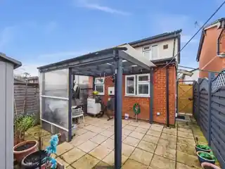 10 Heathlands Way, photo 3