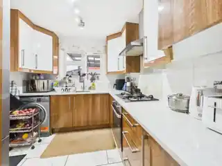 10 Heathlands Way, photo 4