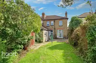 10 Highlands Gardens, photo 3