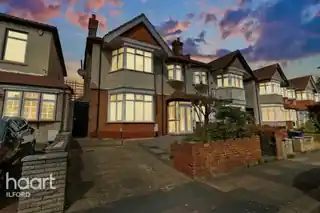 10 Highlands Gardens, photo 2