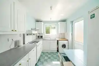 10 Homefield Road, photo 3