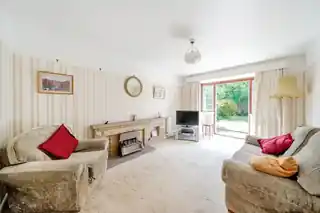 10 Homefield Road, photo 2