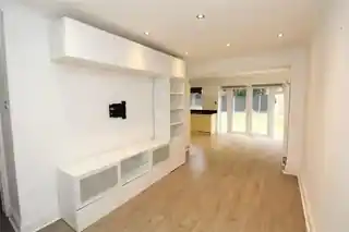10 Ives Gardens, photo 4