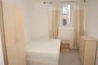 10 Joseph Trotter Close, photo 2