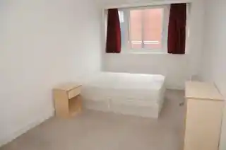 10 Joseph Trotter Close, photo 4