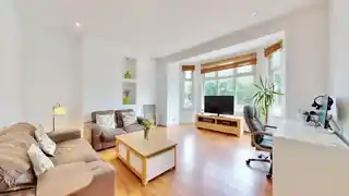 10 Lake House Road, photo 3
