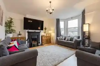 10 Longlands Park Crescent, photo 2