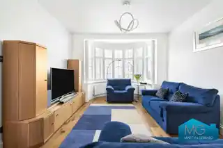10 Maxwelton Close, photo 4