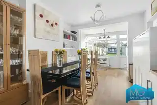 10 Maxwelton Close, photo 3