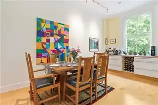 10 Mcauley Close, photo 3