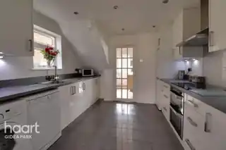 10 Oxley Close, photo 4
