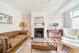 10 Parkfield Gardens, photo 3