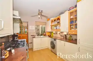 10 Parkway, photo 2