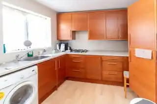 10, Phillips Court, Whitchurch Lane, photo 3