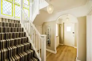 10 Priory Close, photo 3