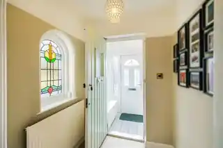 10 Priory Close, photo 2